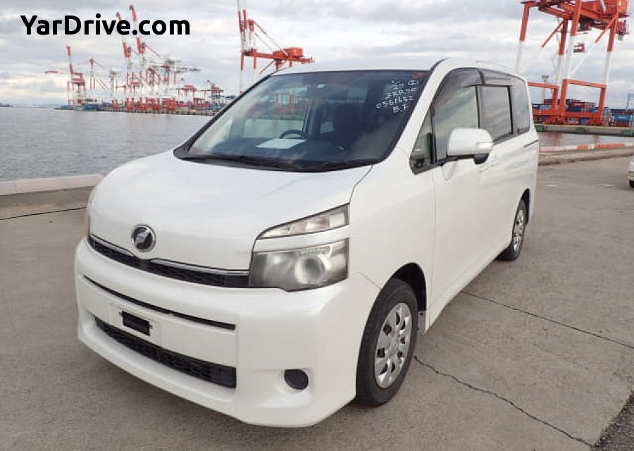 2013 TOYOTA Voxy